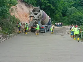 Ordu’da beton yol çalışmaları sürüyor
