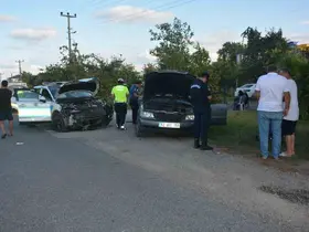 Ordu’da kontrolden çıkan otomobil, polis otosuna çarptı: 2 yaralı
