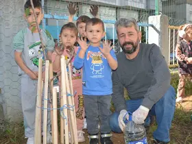 Ordu’da minikler, meyve fidanlarını toprakla buluşturdu
