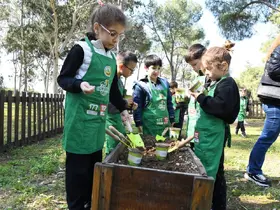 Orman Okulunda miniklere doğa dersi
