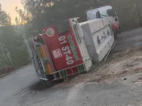 Orman yangınına müdahaleden dönen su tankeri devrildi
