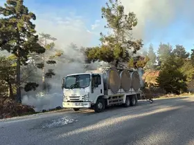 Orman yangınında alevlere sütle müdahale etti

