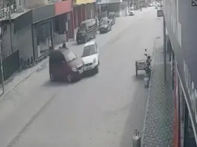 Osmaniye’de iki otomobilin çarpıştığı kaza kamerada: 2 yaralı
