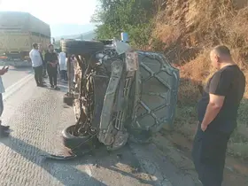 Osmaniye’de kontrolden çıkan hafif ticari araç yan yattı: 4 yaralı

