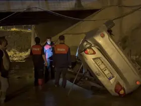 Osmaniye’de otomobil köprüden su kanalına uçtu: 3 yaralı
