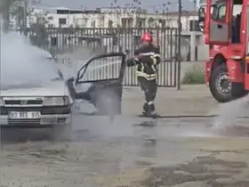 Osmaniye’de park halindeki otomobil alev alev yandı
