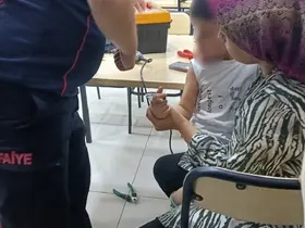 Osmaniye’de parmağı duş başlığına sıkışan çocuğu itfaiye kurtardı

