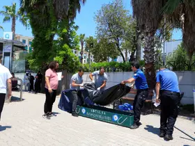 Otobüs durağındaki bankta ölü bulundu
