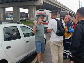 Otobüsün çarptığı otomobilin hafif yaralı sürücüsü, ailesini yalnız bırakmamak için hastaneye gitmedi
