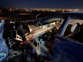 Otomobil bariyerlere ok gibi saplandı: 1 ağır yaralı
