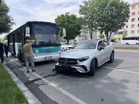 Otomobil halk otobüsü ile çarpıştı: 1 yaralı
