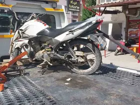 Otomobil ile çarpışan motosikletin sürücüsü yaralandı
