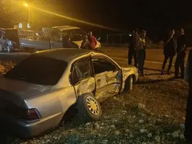 Otomobil ile kamyonet çarpıştı: 2 yaralı
