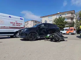 Otomobil ile motosiklet çarpıştı: 1 ağır yaralı

