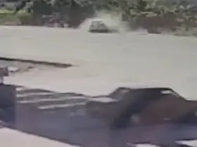 Otomobil park halindeki araca çarptı: 1 ölü, 2 yaralı

