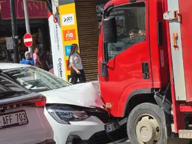 Otomobil park halindeki kamyonete çarptı: 1 yaralı
