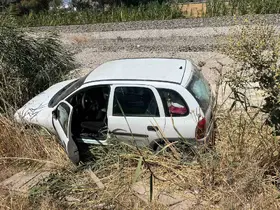 Otomobil şarampole uçtu