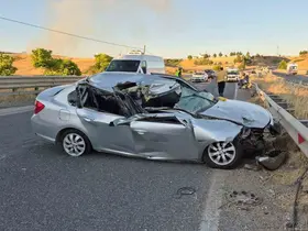 Otomobil, tıra arkadan çarptı: 3 yaralı
