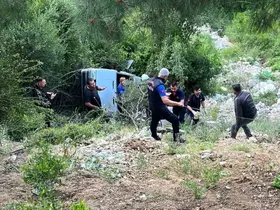 Otomobil uçuruma yuvarlandı: 1 yaralı
