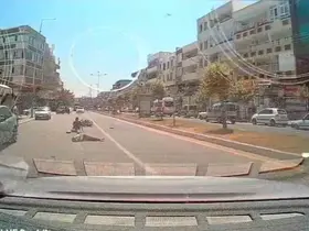 Otomobile arkadan çarpıp havada taklalar attılar: 1’i ağır 2 yaralı
