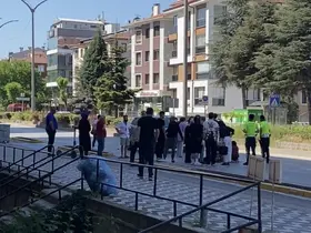 Otomobilin çarptığı 84 yaşındaki elektrikli bisiklet sürücüsü ağır yaralandı
