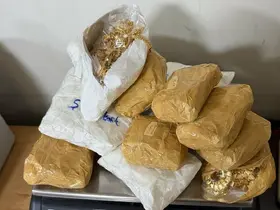 Otomobilin gösterge panelinden gizli kasa çıktı: 3,2 kilogram altın ele geçti