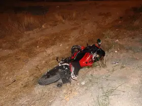 Otomobille çarpışan motosiklet şarampole savruldu: 1 yaralı
