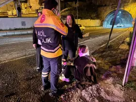 Otomobille çarpışan motosikletteki çift yaralandı
