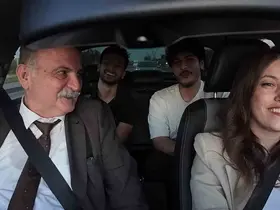 Otostop çeken öğrencilere başkandan sürpriz