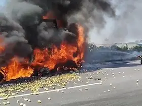 Otoyolda feci kaza: Tır alev aldı, 1 kişi hayatını kaybetti

