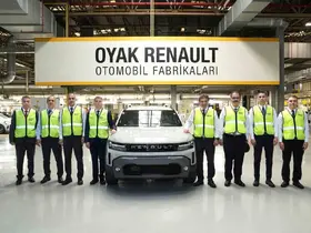 OYAK Genel Müdürü Murat Yalçıntaş, Renault’nun Bursa üssünde üretim hattını inceledi
