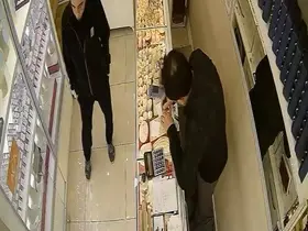 Oyaladığı kuyumcudan altınları çaldı, kaçamadan yakalandı
