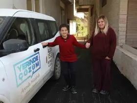 Özel gereksinimli birey Sebahattin, evinin bulunduğu sokakta rahatça yürüyebilsin diye yollar asfaltlandı

