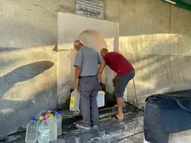 (ÖZEL) Halka açık çeşmelerde vatandaş yoğunluğu
