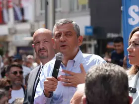 Özgür Özel Çorlu’da konuştu: "Yeni Parti, geçmişte Cumhuriyet Halk Partisi’nde siyaset yapanların yeni partisidir"