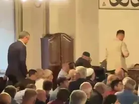 Özgür Özel, cuma namazını Bursa Ulu Cami’de kıldı

