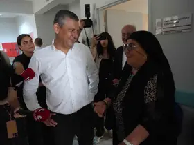 Özgür Özel ile vatandaş arasında Kılıçdaroğlu diyaloğu: Gülerek yanıtladı