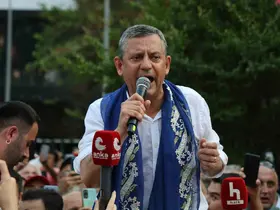 Özgür Özel’den yeni parti sinyali: "Sizi hiç üzmeden yeni bir yol açacağız"
