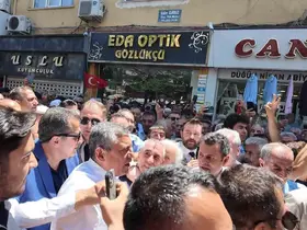 Özgür Özel’in Niğde programında vatandaşlar ezilme tehlikesi geçirdi
