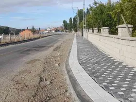 Özükavak Belediyesi’nden Şeyhyakup Caddesi’nde kaldırım düzenlemesi
