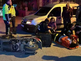 Panik yapan motokurye devrilerek yaralandı
