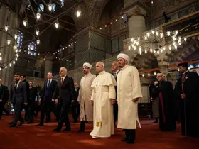 Papa 14. Leo Sultanahmet Camii’ne geldi
