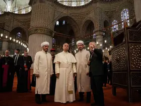 Papa 14. Leo, Sultanahmet Camii’ni hayranlıkla inceledi, Sultanahmet Cami müezzini Musa Aşgın Tunca o anları anlattı
