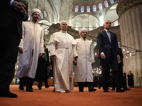 Papa 14. Leo, Sultanahmet Camii’ni ziyaret etti
