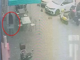 Para alamayınca dükkan önündeki masayı devirdi
