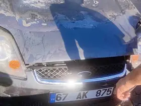 Park halindeki araçta kullanılmaz hale geldi
