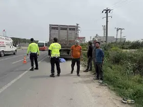 Park halindeki kamyona çarpan 80 yaşındaki motosikletli hayatını kaybetti
