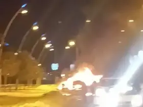 Park halindeki otomobil alev topuna döndü

