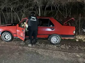 Park halindeki otomobil kundaklandı
