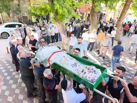 Park halindeki otomobilde ölü bulunan genç kız toprağa verildi
